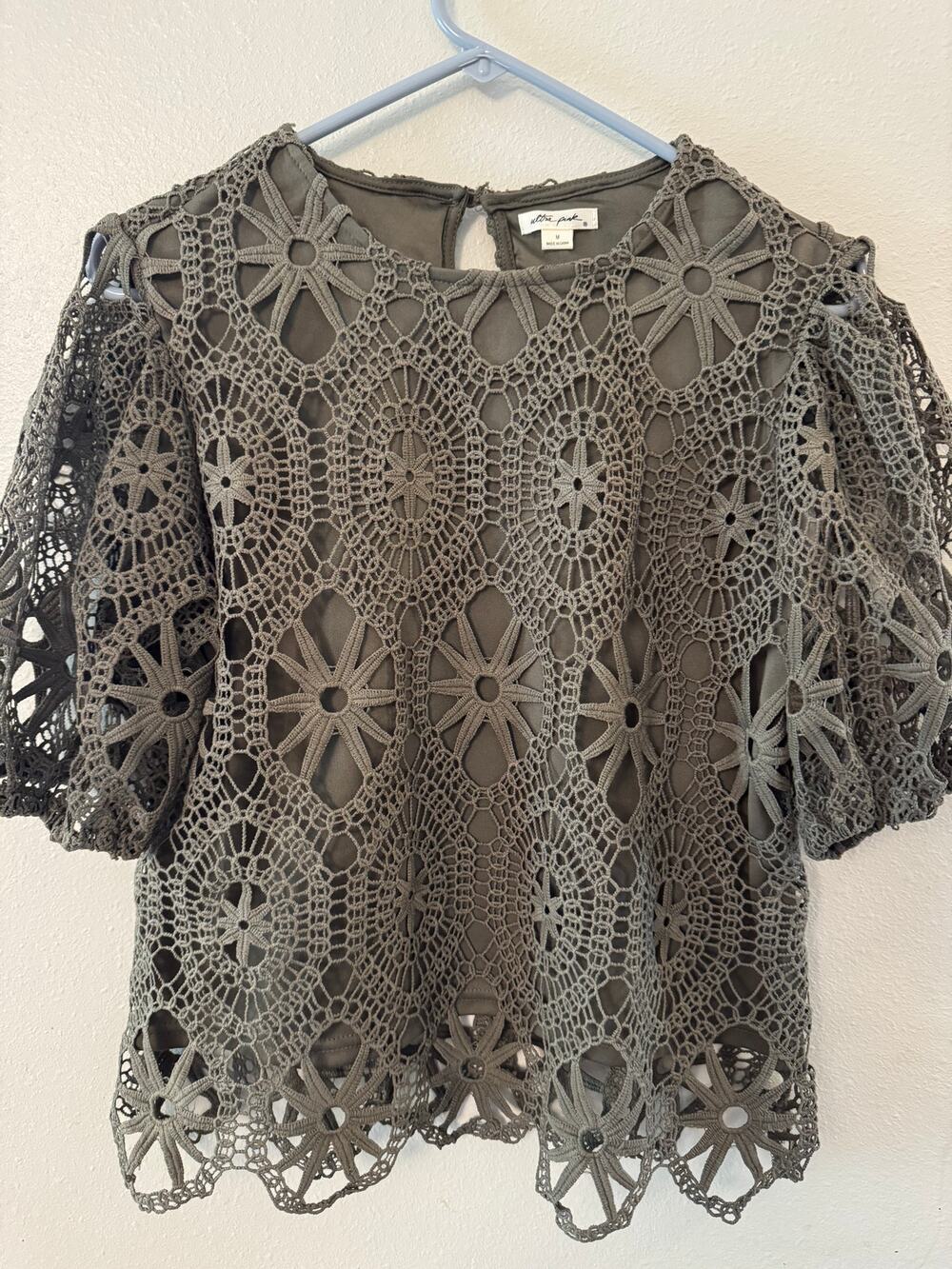 Ultra pink olive green crochet lace puff sleeve top floral pattern women medium